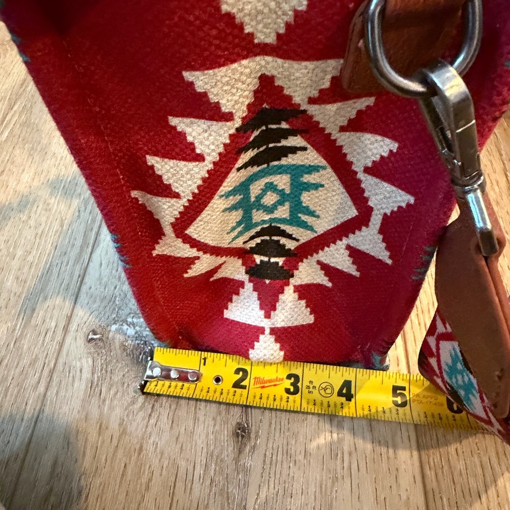 Wrangler Montana West western Aztec Red and Brown cross body tote - Picture 9 of 10